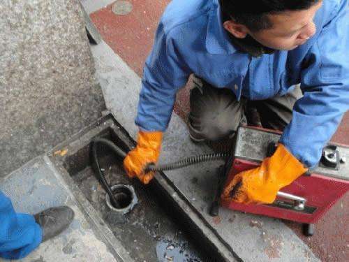 阜龙乡疏通下水道