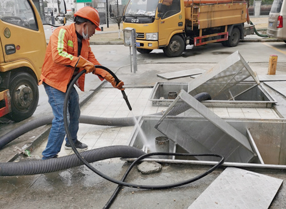 阜龙乡隔油池清理